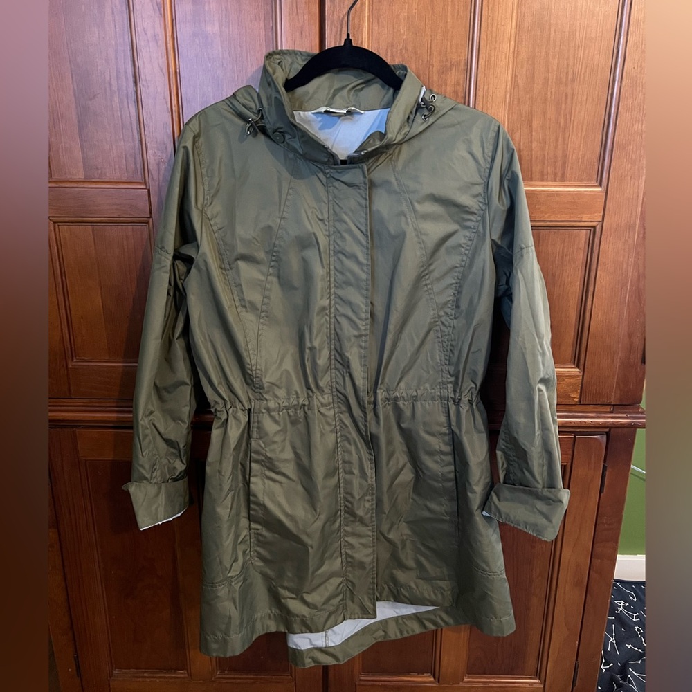 Woolrich Anorak / Raincoat in Olive Green. Size Medium